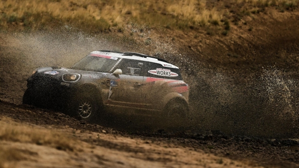 Кротов потерял место в топ-10 из-за трехминутного штрафа на 7-м этапе "Дакара"