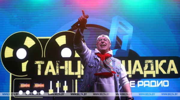 "Марафон единства": на площадке перед клубом по хоккею с шайбой "Лида" открылась танцплощадка