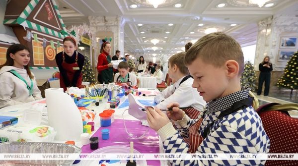 По следам Королевы Зимы. Дворец Независимости погрузился в новогоднюю сказку 