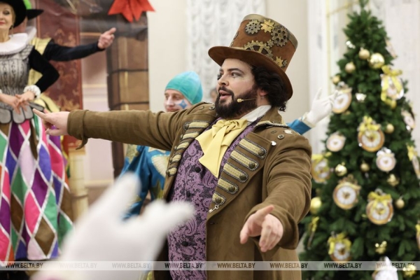 "Воплотила в жизнь детскую мечту". Как проходит бал в Большом театре