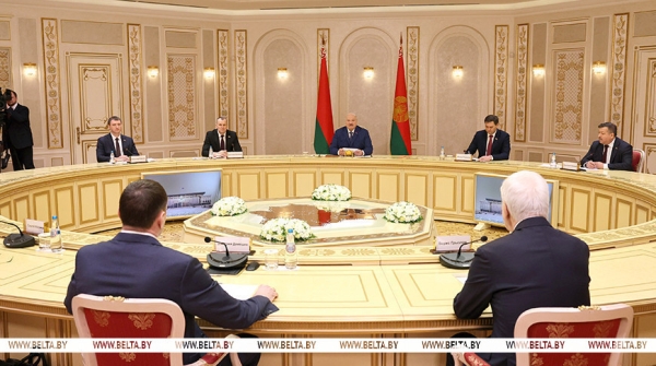 Реверс правительства, прокачка местной власти, ожидания избирателей и российские регионы. Итоги недели Президента