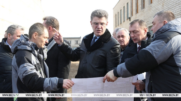 Кухарев осмотрел стройплощадку нового технопарка