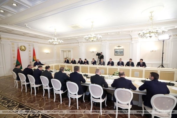 Лукашенко о ценах: роль государства не в надзирательстве, а в создании понятных условий Лукашенко о ценах: роль государства не в надзирательстве, а в создании понятных условий