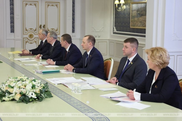 Реверс правительства, прокачка местной власти, ожидания избирателей и российские регионы. Итоги недели Президента