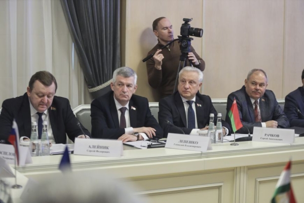 Противодействие внешнему вмешательству во внутренние дела стран ОДКБ обсудили в Москве 