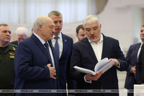 
От беспилотных систем до платформенной экономики. Лукашенко представили перспективные направления сотрудничества с Россией
