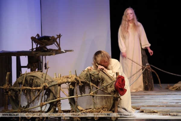 Новый художественный театр России на фестивале "M.@rt.контакт-2025" представил северную легенду "Егорушкины птицы"