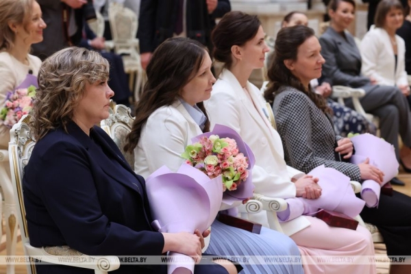 Лукашенко вручил госнаграды женщинам из различных сфер деятельности и регионов страны 