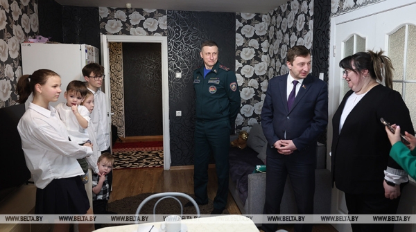 "У меня было около 70 детей". Маму-воспитательницу поздравили с Днем женщин в Минске "У меня было около 70 детей". Маму-воспитательницу поздравили с Днем женщин в Минске