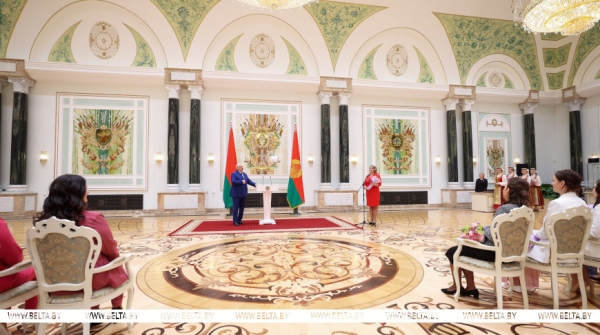 Лукашенко вручил госнаграды женщинам из различных сфер деятельности и регионов страны 