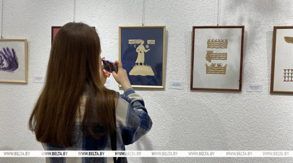 Судьба в вытинанке и соломка как дело жизни. В Минске открылась выставка "Зямныя мары"