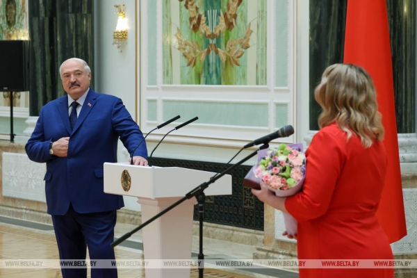 Лукашенко вручил госнаграды женщинам из различных сфер деятельности и регионов страны 