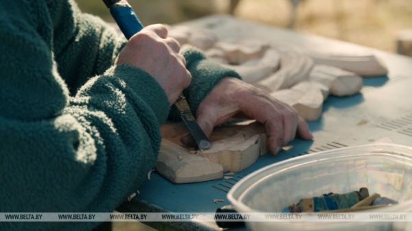 "Бабушка считала, что я "раблю абы што". Мастер-самоучка сделал из деревни музей и стал звездой TikTok