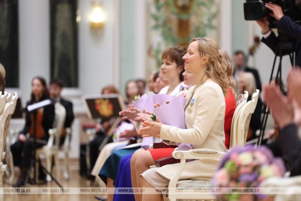 Лукашенко вручил госнаграды женщинам из различных сфер деятельности и регионов страны 