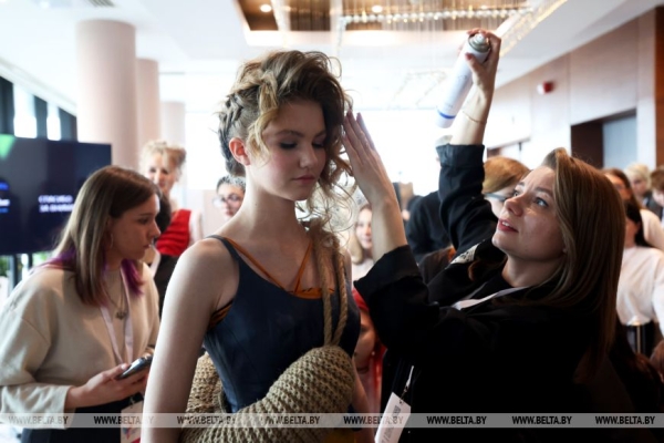 "За кулисами индустрии красоты". Как прошел молодежный форум стилистов в Минске "За кулисами индустрии красоты". Как прошел молодежный форум стилистов в Минске