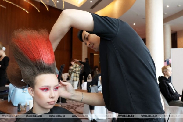 "За кулисами индустрии красоты". Как прошел молодежный форум стилистов в Минске "За кулисами индустрии красоты". Как прошел молодежный форум стилистов в Минске