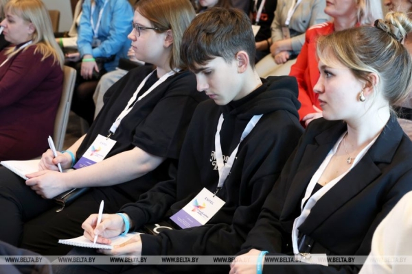 "За кулисами индустрии красоты". Как прошел молодежный форум стилистов в Минске "За кулисами индустрии красоты". Как прошел молодежный форум стилистов в Минске