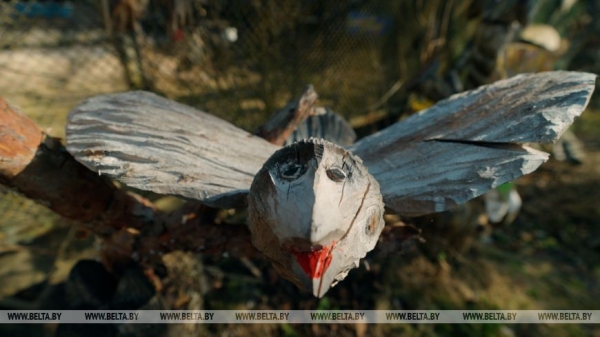 "Бабушка считала, что я "раблю абы што". Мастер-самоучка сделал из деревни музей и стал звездой TikTok