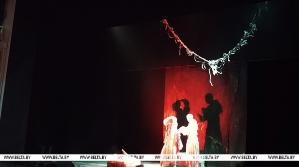 Легендарный спектакль "Зверь" представил Пермский театр "У Моста" на сцене Купаловского театра Легендарный спектакль "Зверь" представил Пермский театр "У Моста" на сцене Купаловского театра