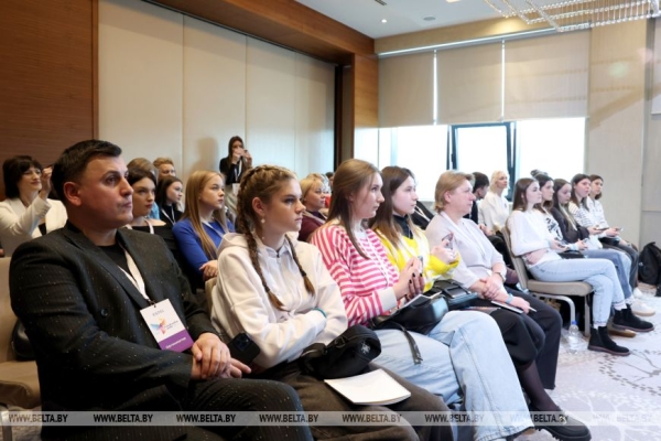 "За кулисами индустрии красоты". Как прошел молодежный форум стилистов в Минске "За кулисами индустрии красоты". Как прошел молодежный форум стилистов в Минске