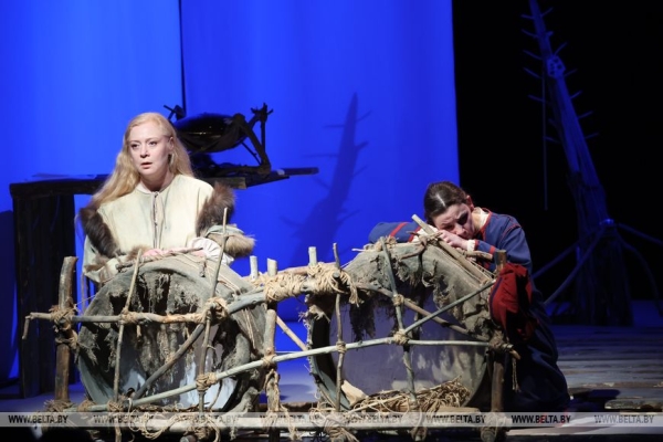 Новый художественный театр России на фестивале "M.@rt.контакт-2025" представил северную легенду "Егорушкины птицы"