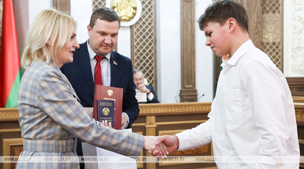 В Верховном суде 19 юных минчан получили паспорт В Верховном суде 19 юных минчан получили паспорт