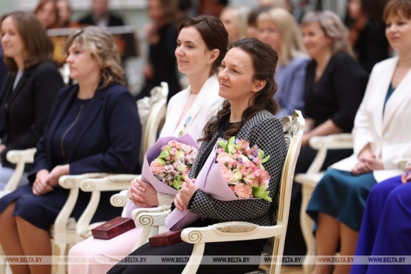 Лукашенко вручил госнаграды женщинам из различных сфер деятельности и регионов страны 
