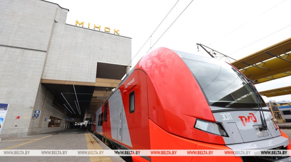 Более 50 топовых писателей, литераторов, публицистов привезет в Минск "Книжный поезд" из России