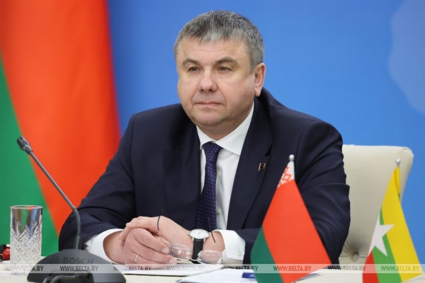 Тракторы, сухое молоко, оборудование. О чем договорились компании Беларуси и Мьянмы на бизнес-форуме