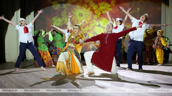 Около 500 иностранных студентов приняли участие в фестивале "Навруз" в БГУ