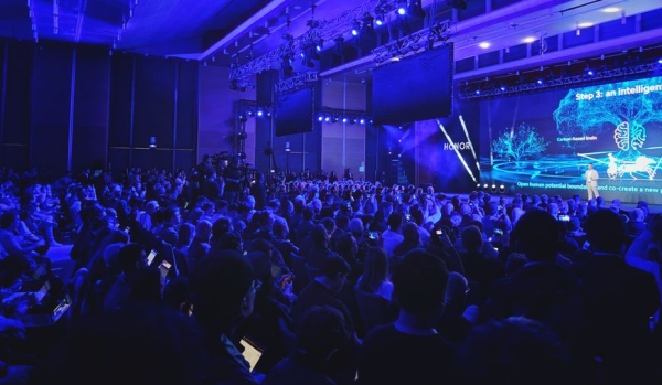 MWC 2025: HONOR инвестирует $10 миллиардов в прогресс ИИ