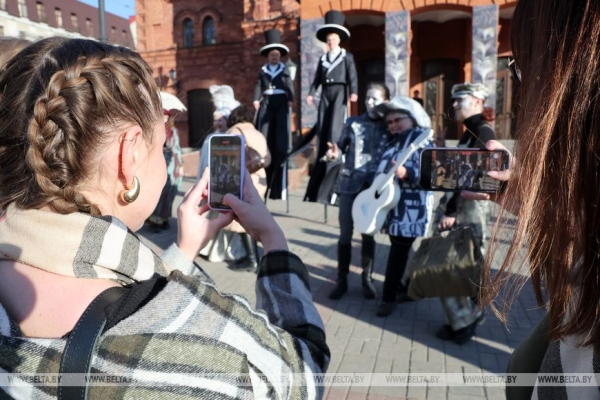 Спектакль Московского театра "Около дома Станиславского" показали на "М.@rt.контакте" в Могилеве