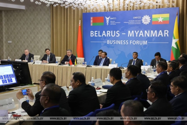 Тракторы, сухое молоко, оборудование. О чем договорились компании Беларуси и Мьянмы на бизнес-форуме