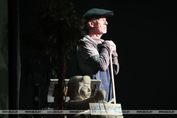 Спектакль Московского театра "Около дома Станиславского" показали на "М.@rt.контакте" в Могилеве