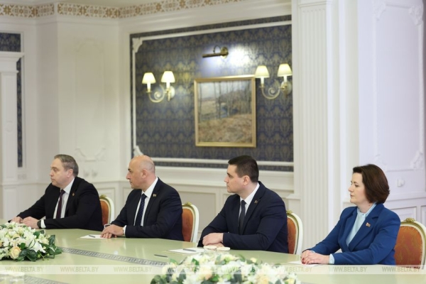 Перезагрузка правительства, революция дронов, интервью в X и Мьянма. Итоги недели Президента