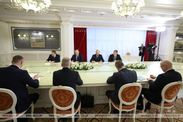 Перезагрузка правительства, революция дронов, интервью в X и Мьянма. Итоги недели Президента