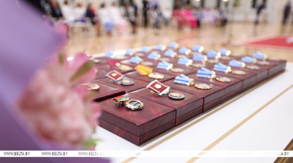 Лукашенко вручил госнаграды женщинам из различных сфер деятельности и регионов страны 