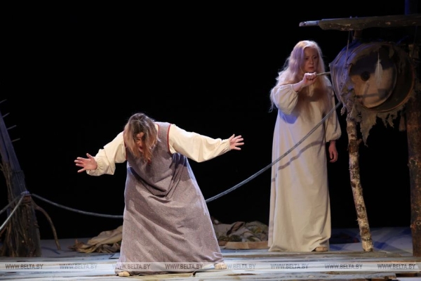 Новый художественный театр России на фестивале "M.@rt.контакт-2025" представил северную легенду "Егорушкины птицы"