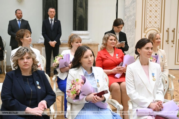 Лукашенко вручил госнаграды женщинам из различных сфер деятельности и регионов страны 