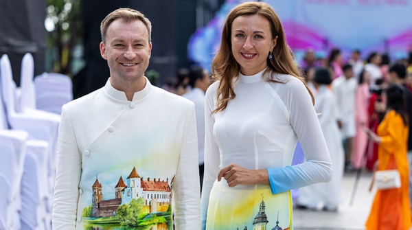 Беларусь приняла участие в фестивале вьетнамского традиционного костюма Аозай