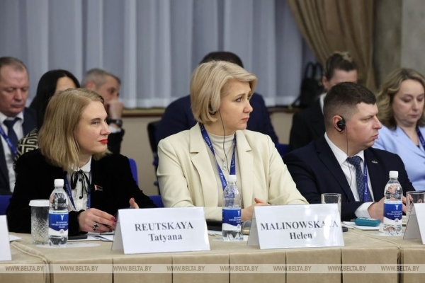 Тракторы, сухое молоко, оборудование. О чем договорились компании Беларуси и Мьянмы на бизнес-форуме