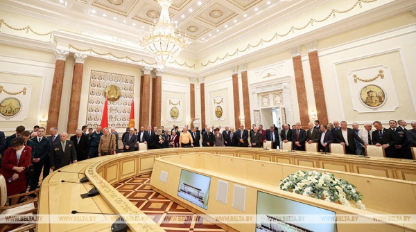 Сотрудники органов МЧС посетили с экскурсией Дворец Независимости