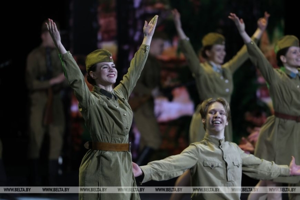 Торжества ко Дню единения народов Беларуси и России прошли во Дворце Республики Торжества ко Дню единения народов Беларуси и России прошли во Дворце Республики