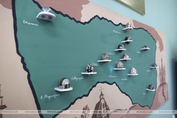 Солнце на писанке. Как возрождается традиционное искусство росписи пасхальных яиц, рассказали в Сопоцкине