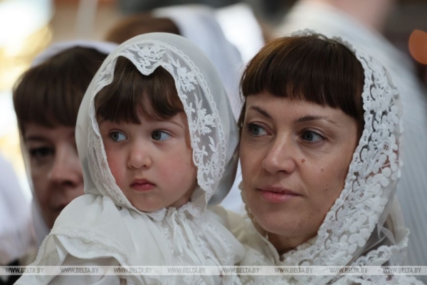 Лукашенко на Пасху посетил Свято-Покровский храм в Толочине Лукашенко на Пасху посетил Свято-Покровский храм в Толочине