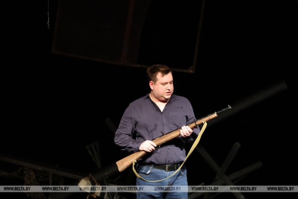 Пензенский театр юного зрителя представил в Могилеве спектакль "Кижеватов (страницы истории)"