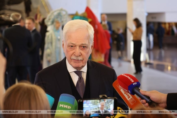 Торжества ко Дню единения народов Беларуси и России прошли во Дворце Республики Торжества ко Дню единения народов Беларуси и России прошли во Дворце Республики