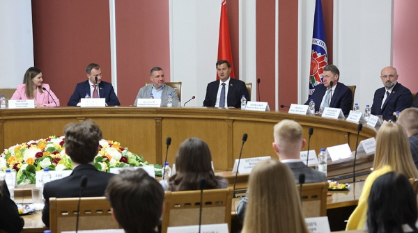 Рыженков встретился со студентами - финалистами конкурса эссе-работ "Хочу быть дипломатом"