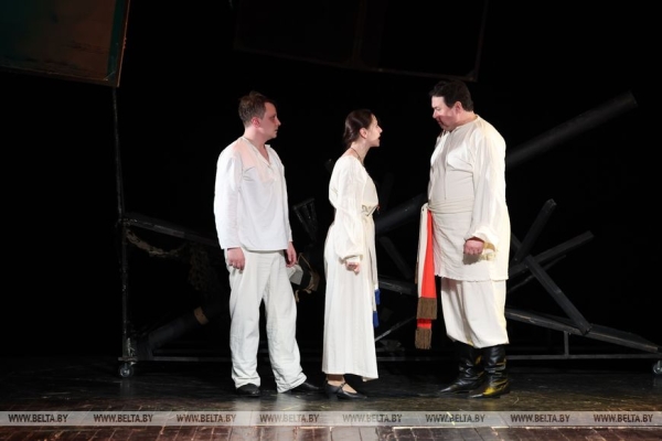 Пензенский театр юного зрителя представил в Могилеве спектакль "Кижеватов (страницы истории)"