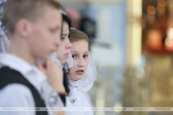 Лукашенко на Пасху посетил Свято-Покровский храм в Толочине Лукашенко на Пасху посетил Свято-Покровский храм в Толочине